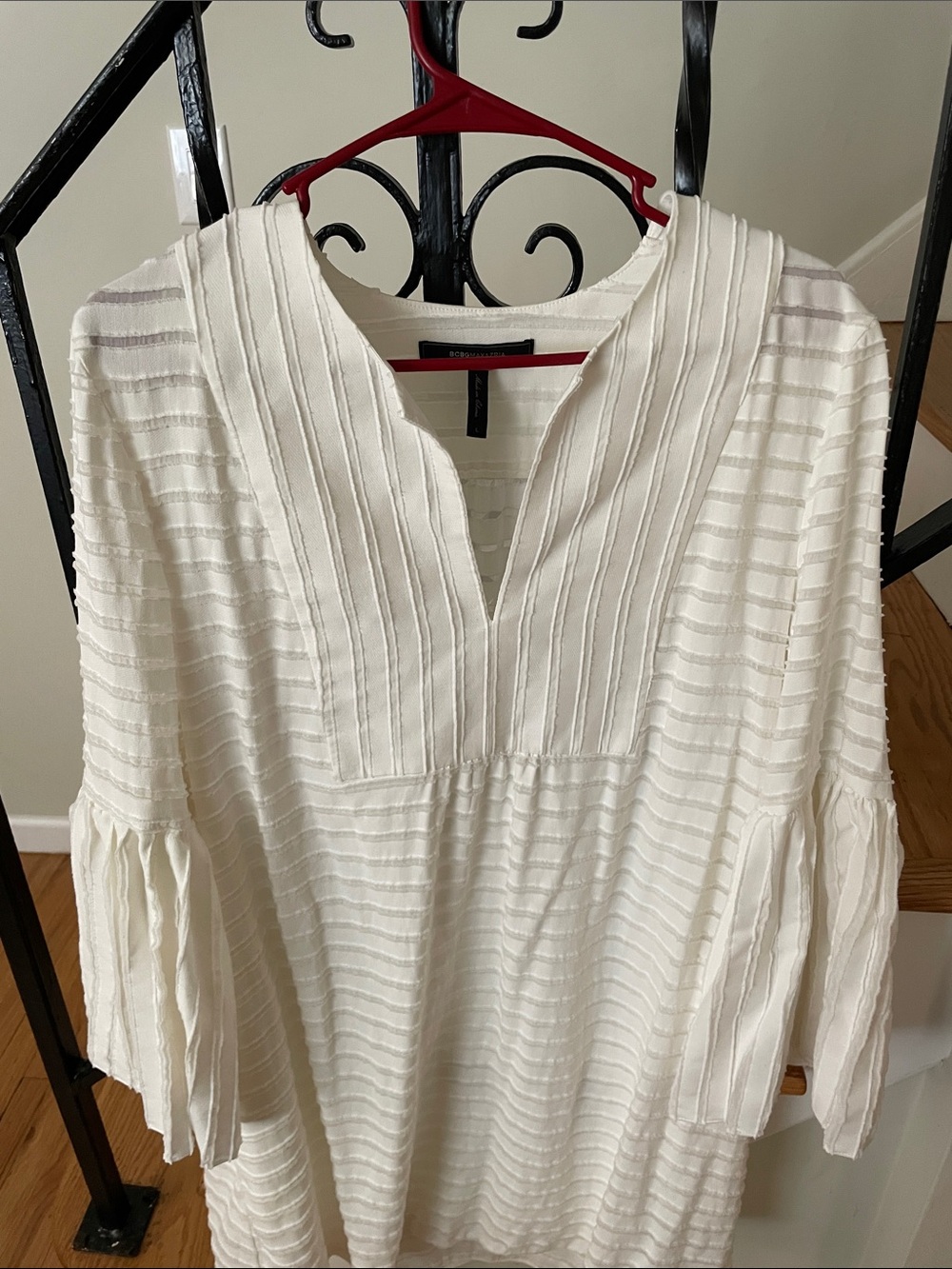 BCBGMaxAzria White Textured V-Neck Tunic Dress